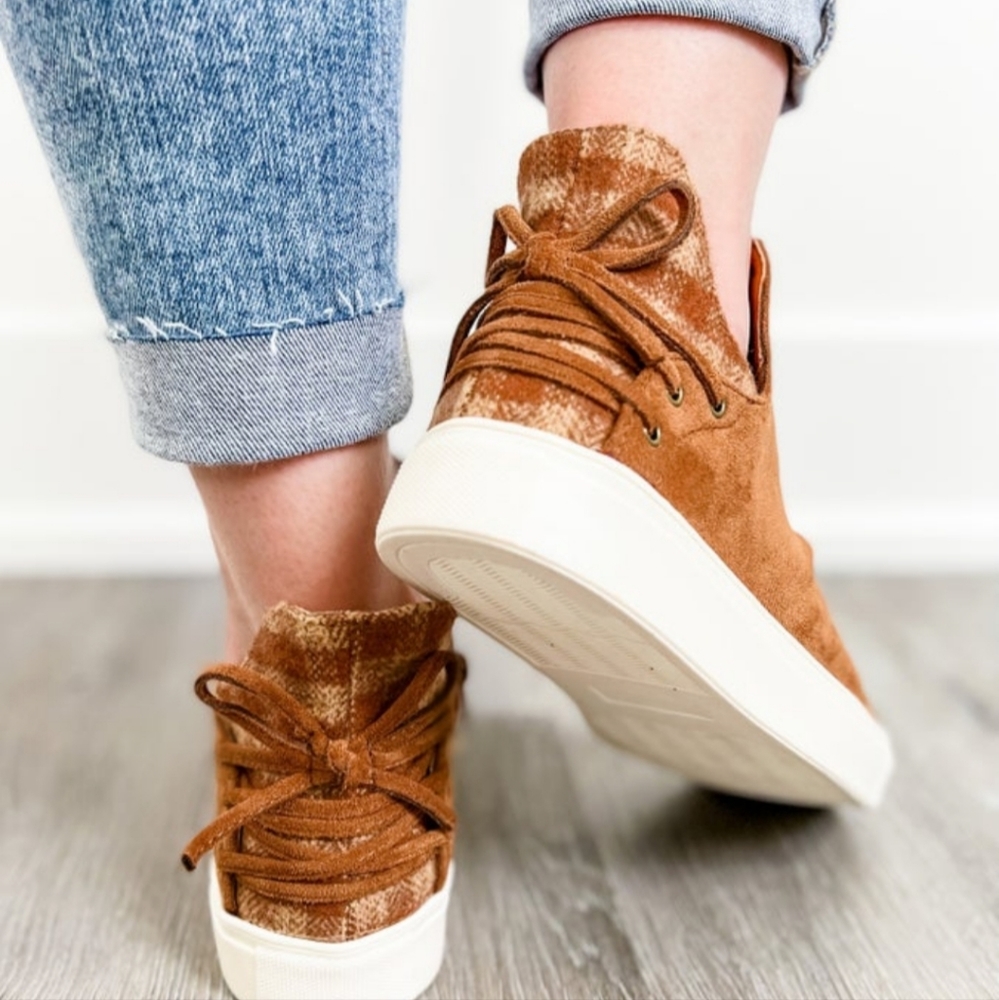 Very G slip on sneaker bootie
